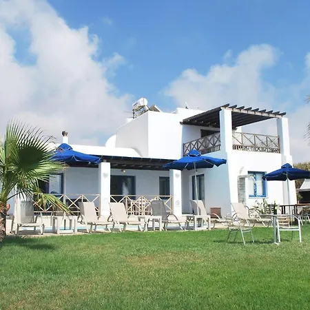 Villa Sea Front With Private Heated Pool, Quiet Area Paphos 322 Kissonerga