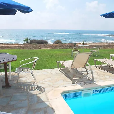 Sea Front With Private Heated Pool, Quiet Area Paphos 322 וילה *