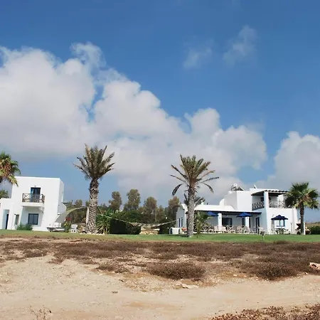 Sea Front With Private Heated Pool, Quiet Area Paphos 322 *