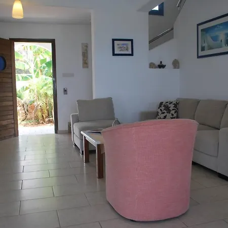 Sea Front With Private Heated Pool, Quiet Area Paphos 322 *