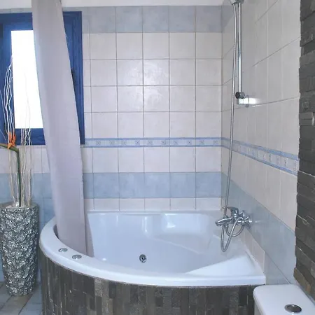 Sea Front With Private Heated Pool, Quiet Area Paphos 322 Villa