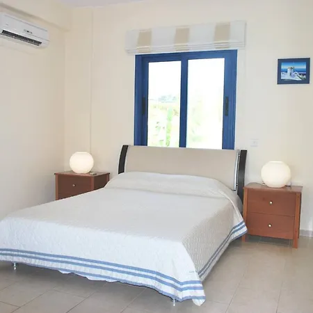 Sea Front With Private Heated Pool, Quiet Area Paphos 322