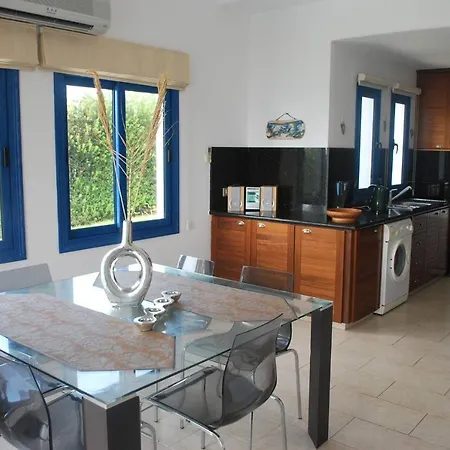 Sea Front With Private Heated Pool, Quiet Area Paphos 322 * Kissonerga