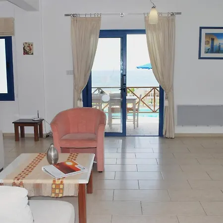Sea Front With Private Heated Pool, Quiet Area Paphos 322 *