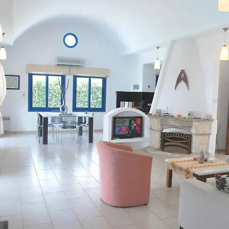 Villa Sea Front With Private Heated Pool, Quiet Area Paphos 322 *