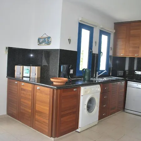 Villa Sea Front With Private Heated Pool, Quiet Area Paphos 322 Kissonerga