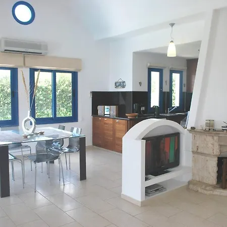 Villa Sea Front With Private Heated Pool, Quiet Area Paphos 322 Kissonerga