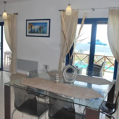 Sea Front With Private Heated Pool, Quiet Area Paphos 322 *