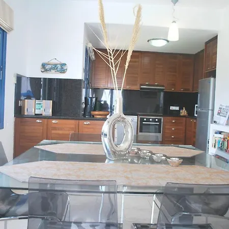 Sea Front With Private Heated Pool, Quiet Area Paphos 322