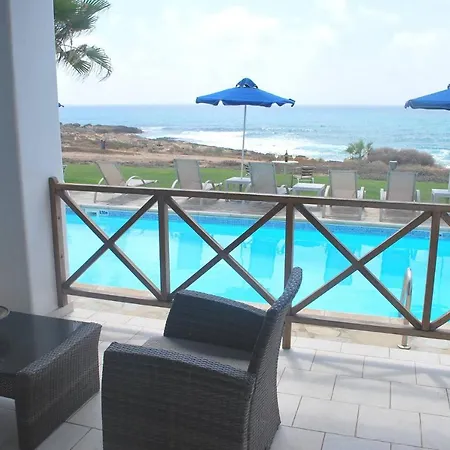 וילה Sea Front With Private Heated Pool, Quiet Area Paphos 322 קיסונרגה