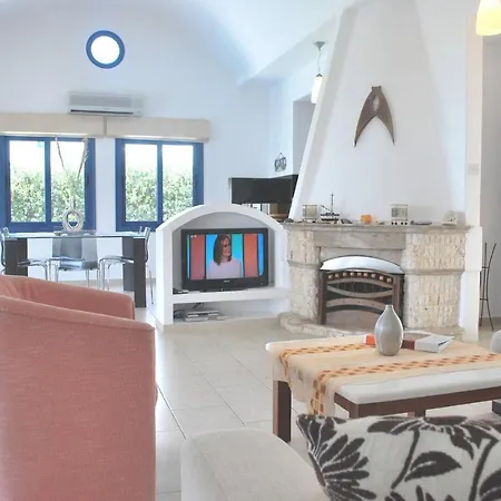 Sea Front With Private Heated Pool, Quiet Area Paphos 322 * Kissonerga
