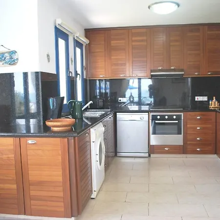 Sea Front With Private Heated Pool, Quiet Area Paphos 322 Villa Kissonerga