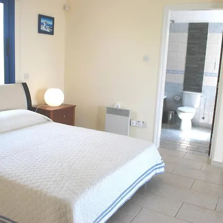 Sea Front With Private Heated Pool, Quiet Area Paphos 322 *