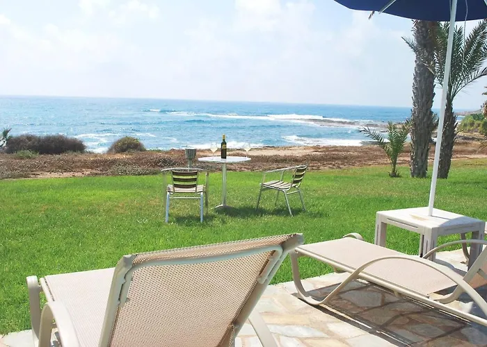 Sea Front With Private Heated Pool, Quiet Area Paphos 322 Villa