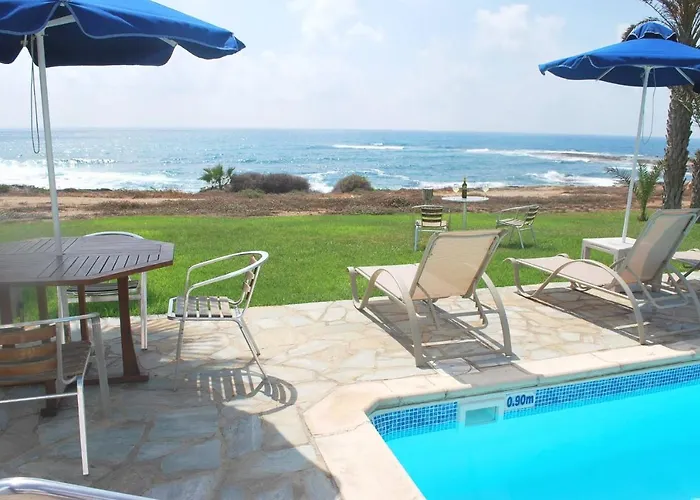 Sea Front With Private Heated Pool, Quiet Area Paphos 322 Vila *