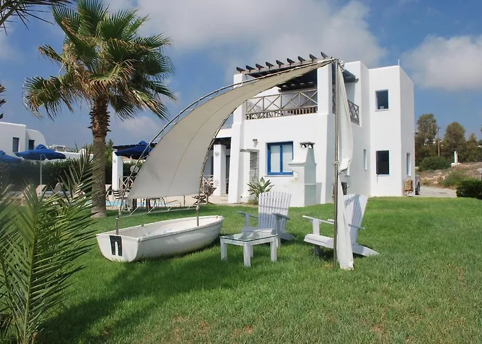 Sea Front With Private Heated Pool, Quiet Area Paphos 322 *