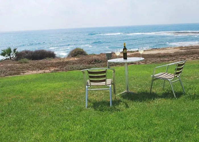 Sea Front With Private Heated Pool, Quiet Area Paphos 322 *