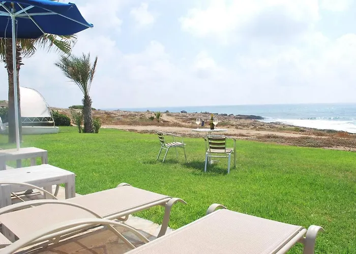 Villa Sea Front With Private Heated Pool, Quiet Area Paphos 322
