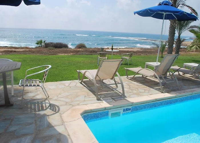 Sea Front With Private Heated Pool, Quiet Area Paphos 322 *