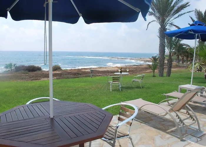 Sea Front With Private Heated Pool, Quiet Area Paphos 322 Vila *