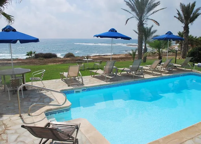 Sea Front With Private Heated Pool, Quiet Area Paphos 322 Villa