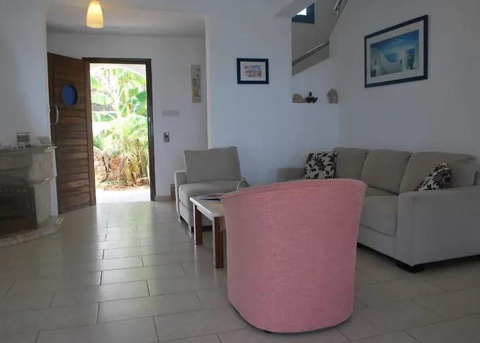 Sea Front With Private Heated Pool, Quiet Area Paphos 322 *