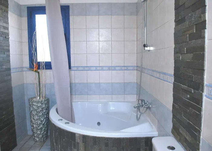 Sea Front With Private Heated Pool, Quiet Area Paphos 322 Vila