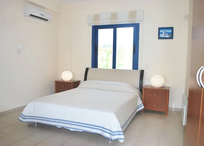 Sea Front With Private Heated Pool, Quiet Area Paphos 322