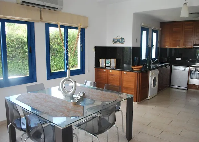 Sea Front With Private Heated Pool, Quiet Area Paphos 322 * Kissonerga