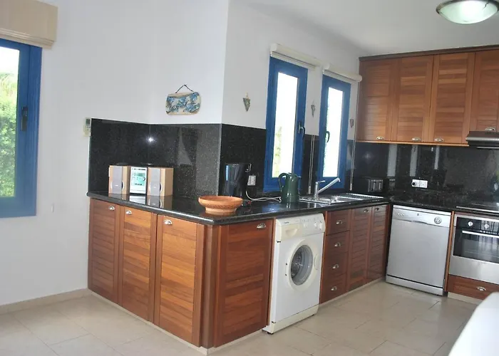 Vila Sea Front With Private Heated Pool, Quiet Area Paphos 322 Kissonerga