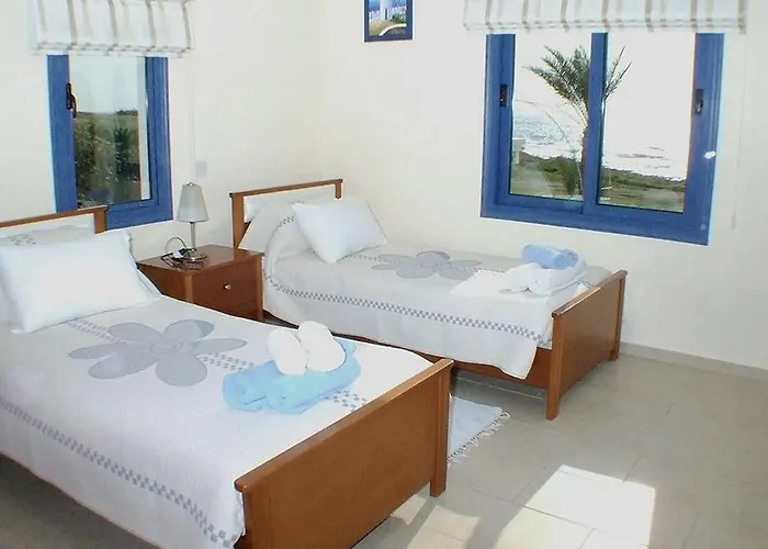 Vila Sea Front With Private Heated Pool, Quiet Area Paphos 322