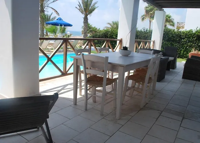 Sea Front With Private Heated Pool, Quiet Area Paphos 322 Kissonerga
