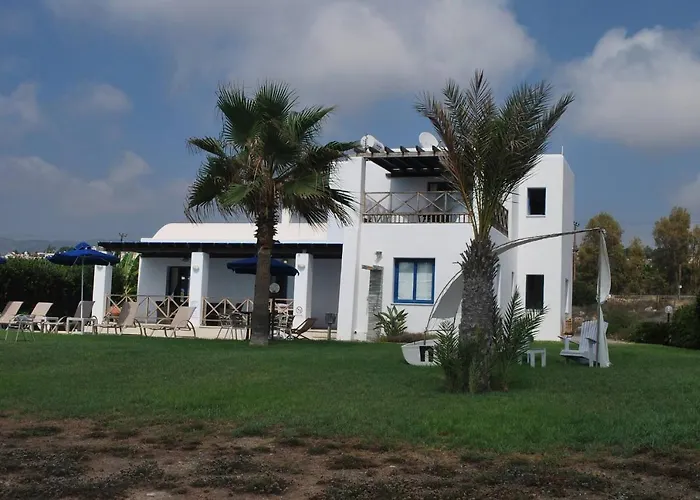 Vila Sea Front With Private Heated Pool, Quiet Area Paphos 322 *