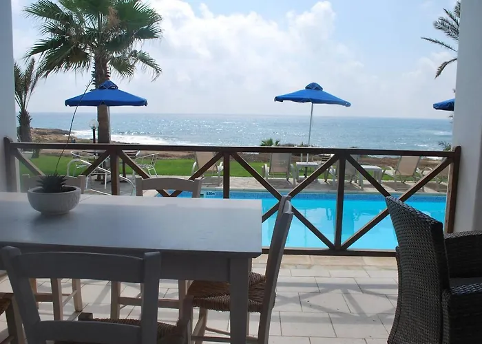 Sea Front With Private Heated Pool, Quiet Area Paphos 322 Villa