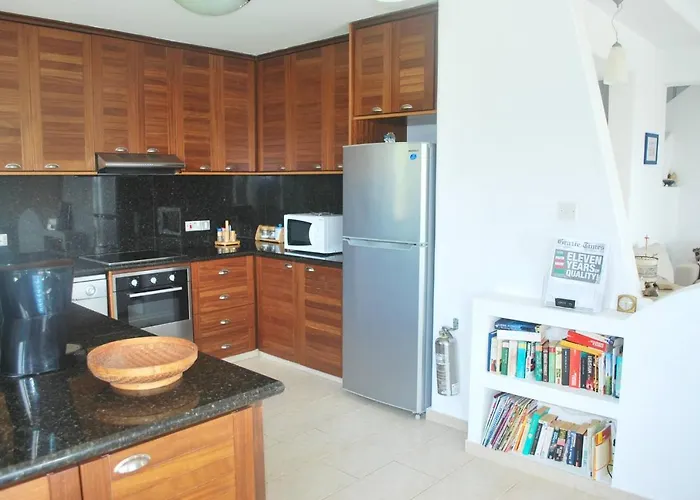 Sea Front With Private Heated Pool, Quiet Area Paphos 322 *