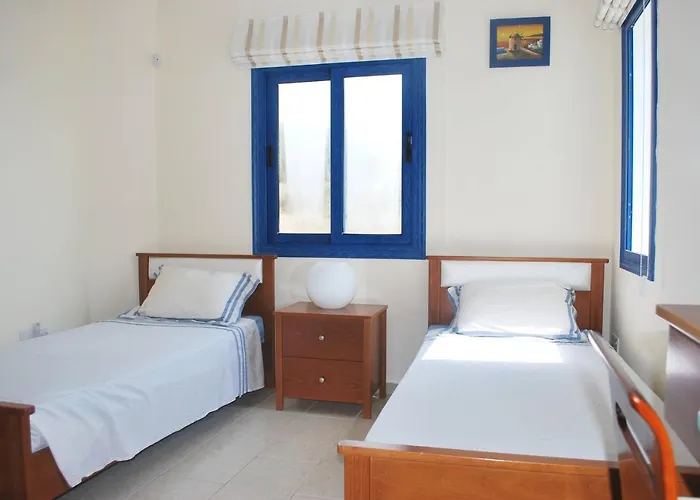 Sea Front With Private Heated Pool, Quiet Area Paphos 322 *