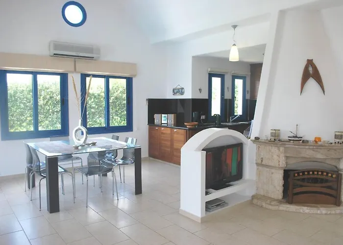 Villa Sea Front With Private Heated Pool, Quiet Area Paphos 322 Kissonerga