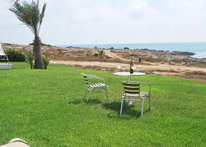 Vila Sea Front With Private Heated Pool, Quiet Area Paphos 322 *