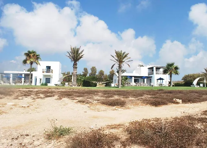 Sea Front With Private Heated Pool, Quiet Area Paphos 322 Vila