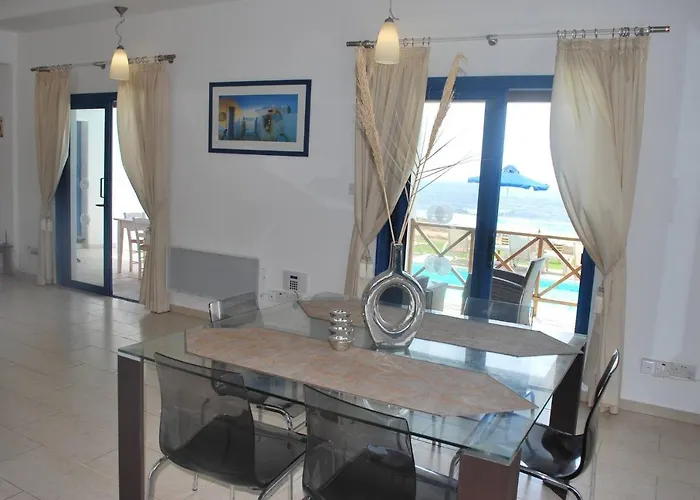 Sea Front With Private Heated Pool, Quiet Area Paphos 322 *