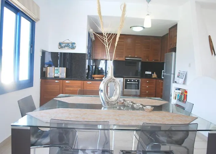 Sea Front With Private Heated Pool, Quiet Area Paphos 322