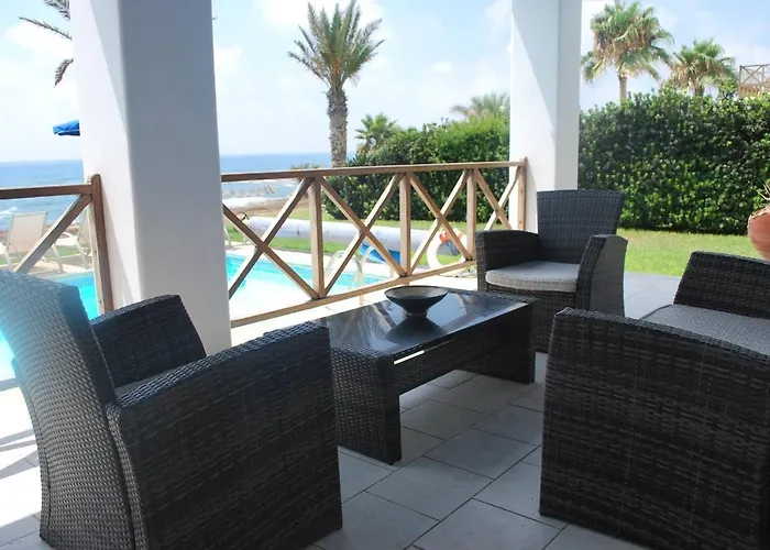 Sea Front With Private Heated Pool, Quiet Area Paphos 322 Vila *
