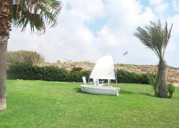 Sea Front With Private Heated Pool, Quiet Area Paphos 322