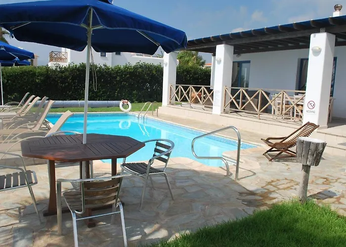 Sea Front With Private Heated Pool, Quiet Area Paphos 322 Kissonerga