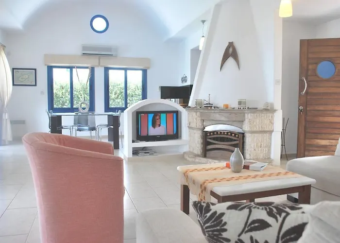Sea Front With Private Heated Pool, Quiet Area Paphos 322 * Kissonerga