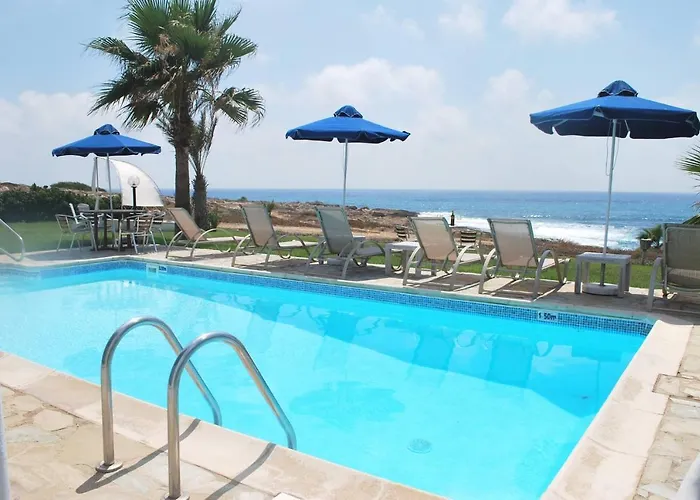 Sea Front With Private Heated Pool, Quiet Area Paphos 322 Vila