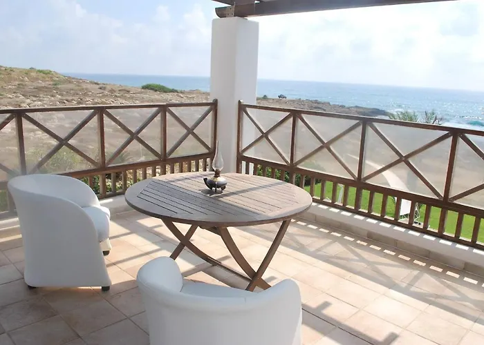 Vila Sea Front With Private Heated Pool, Quiet Area Paphos 322 *