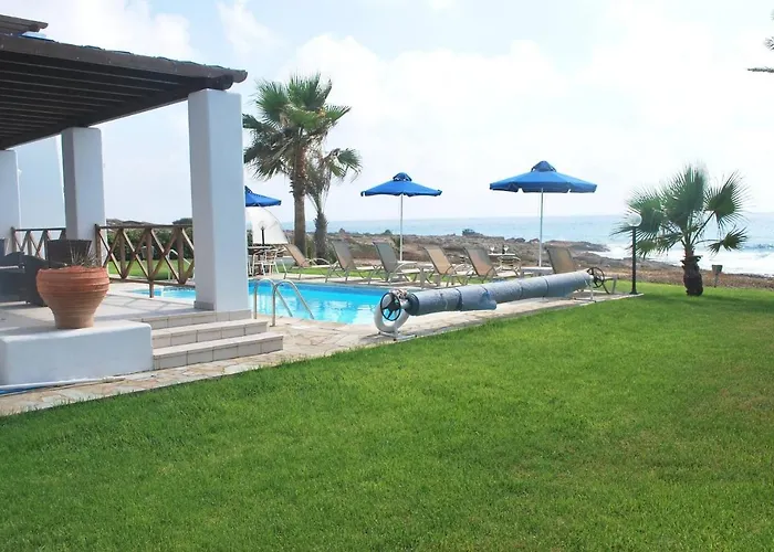 Sea Front With Private Heated Pool, Quiet Area Paphos 322
